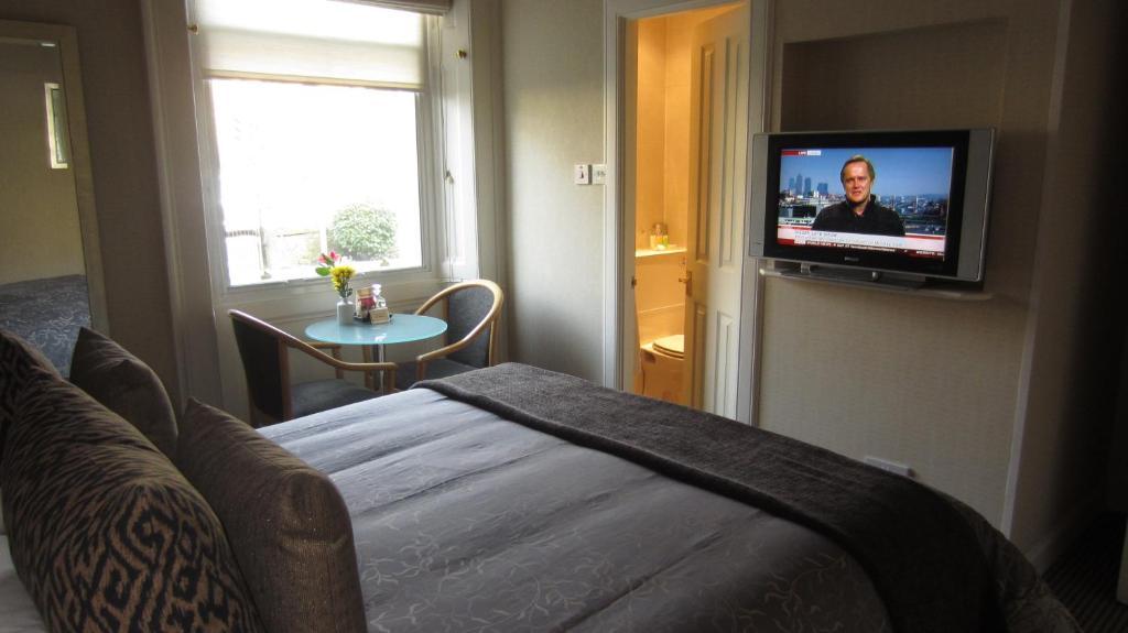 Kew House Hotel Единбург Стая снимка